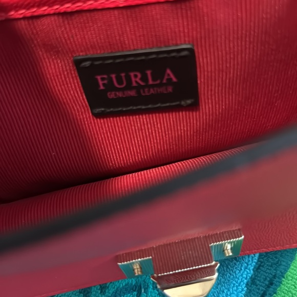 πΊπΊ Stunning  raspberry Furla with chain and leather cross body strap.πΊπΊ - Picture 9 of 13